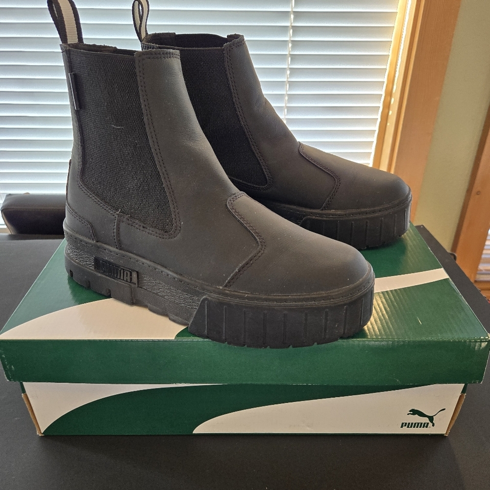 Puma Mayze Platform Chelsea Leather Ankle Boot Size 8.5